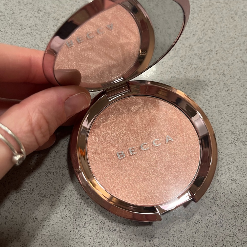 NIB Becca Rose Quartz Highlighter